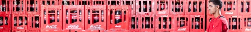 banner de cajas de refresco coca-cola